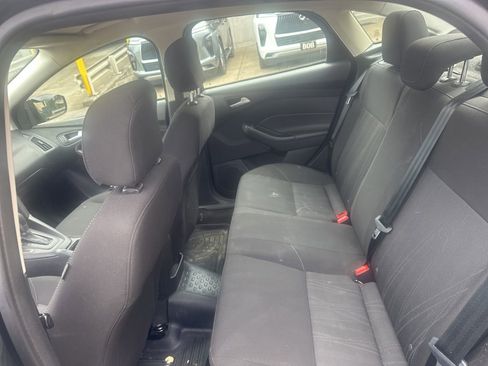 Used 2017 Ford Focus SE FWD image 12