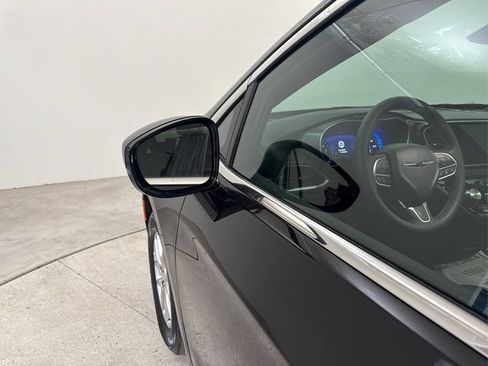 Used 2025 Chrysler Pacifica Select FWD image 26