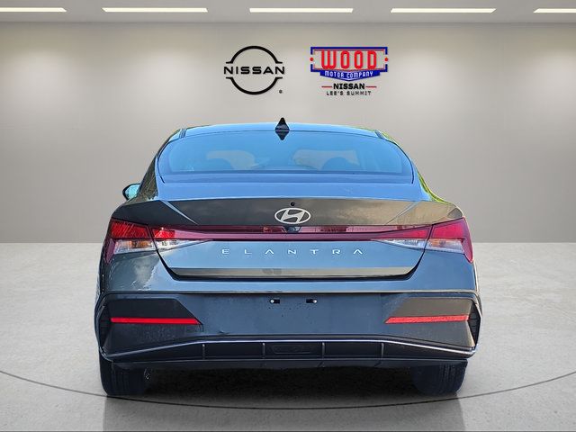 Used 2024 Hyundai Elantra SEL FWD image 3
