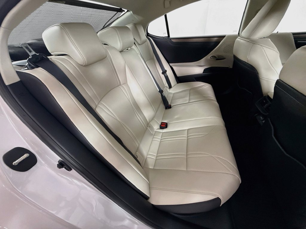 Certified 2024 Lexus ES 300h w/ Technology Package FWD image 28