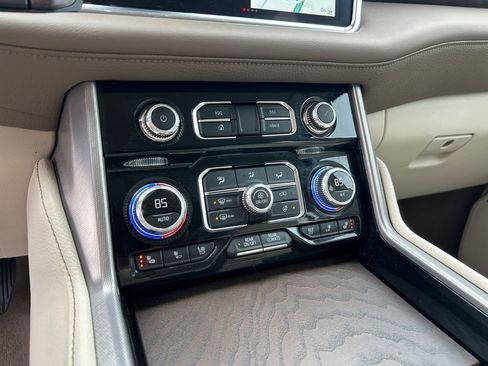 Used 2024 GMC Yukon XL Denali w/ Advanced Technology Package AWD/4WD image 33