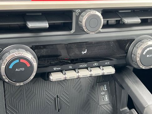 Used 2025 Toyota Tacoma TRD Sport AWD/4WD image 16