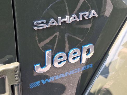 Used 2023 Jeep Wrangler Unlimited Sahara AWD/4WD image 13