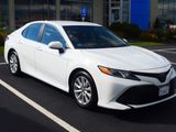 Used 2020 Toyota Camry LE image 2