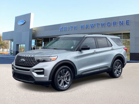 Certified 2023 Ford Explorer XLT w/ Equipment Group 202A RWD image 3