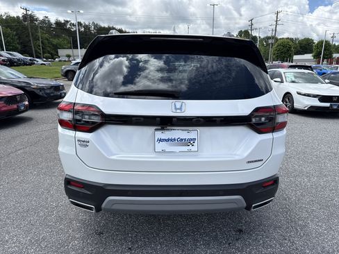 Used 2025 Honda Pilot Touring image 17