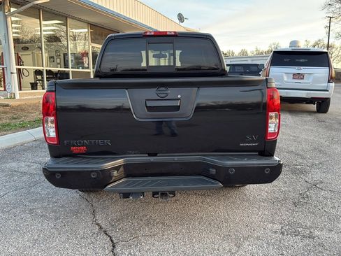 Used 2021 Nissan Frontier SV w/ Midnight Edition Floor Mats image 6