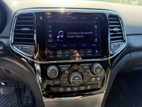 Used 2020 Jeep Grand Cherokee Laredo w/ 18" Wheel & 8.4" Radio Group image 18