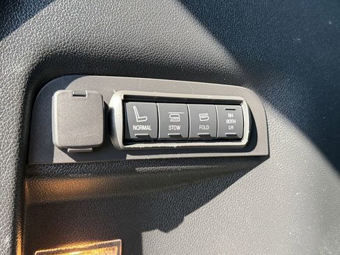 Used 2017 Ford Explorer Platinum AWD/4WD image 29