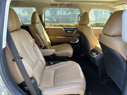 Certified 2025 INFINITI QX80 Sensory image 18