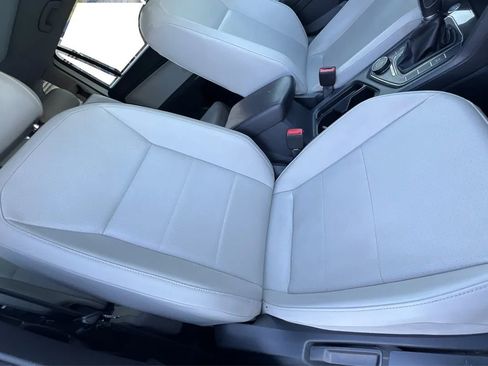 Used 2018 Volkswagen Tiguan SEL w/ 3rd Row Seat Package AWD/4WD image 22