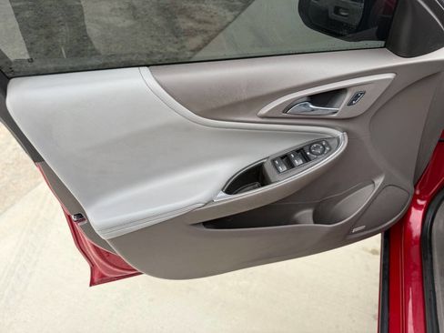 Used 2016 Chevrolet Malibu LT w/ Leather Package FWD image 7