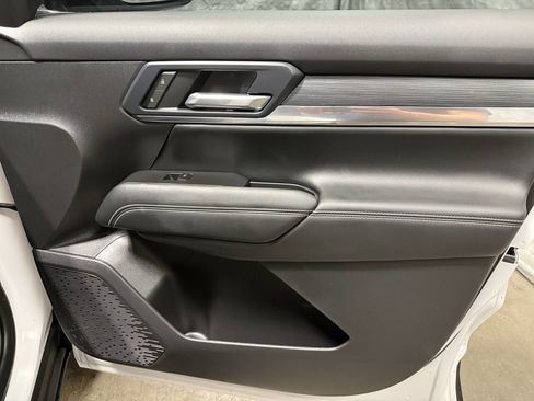 Used 2025 GMC Terrain Elevation AWD/4WD image 14