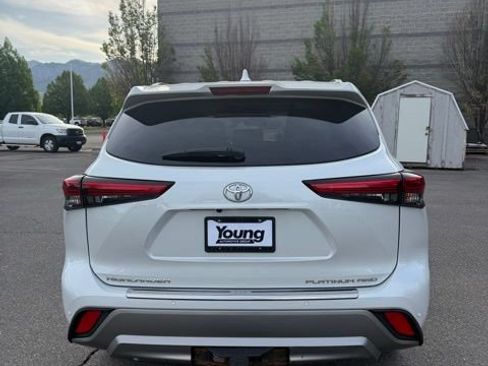 Used 2022 Toyota Highlander Platinum AWD/4WD image 7
