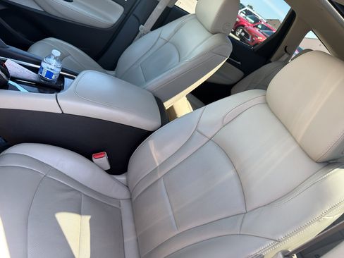 Used 2019 Buick Enclave Premium AWD/4WD image 8