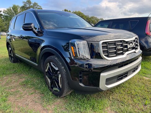 Used 2024 Kia Telluride S w/ S Sunroof Package FWD image 7