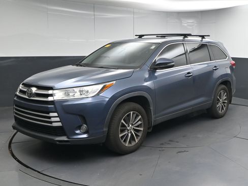 Used 2019 Toyota Highlander XLE image 4