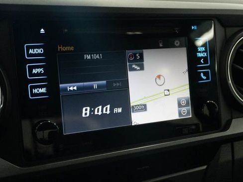 Used 2018 Toyota Tacoma TRD Sport AWD/4WD image 4