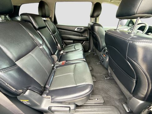 Used 2020 Nissan Pathfinder Platinum FWD image 27