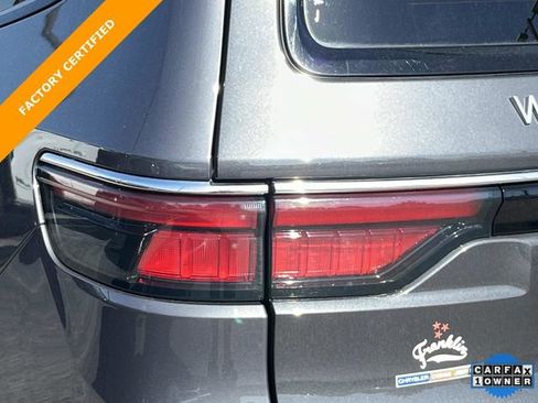Certified 2024 Jeep Wagoneer Series III w/ Premium Group I AWD/4WD image 11