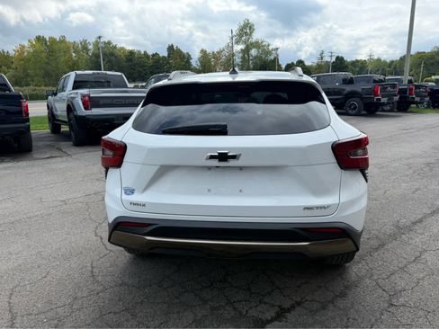 Used 2024 Chevrolet Trax ACTIV w/ Sunroof Package image 5