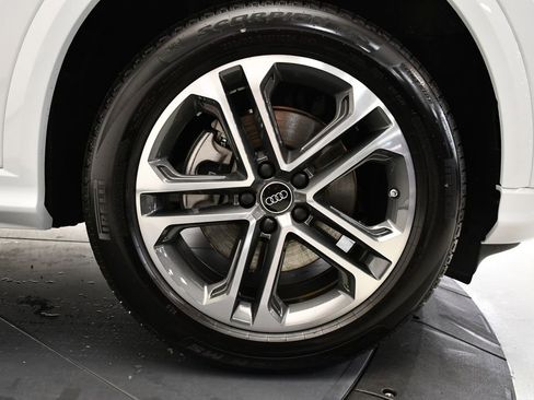 Used 2025 Audi Q5 Premium w/ Convenience Package image 16