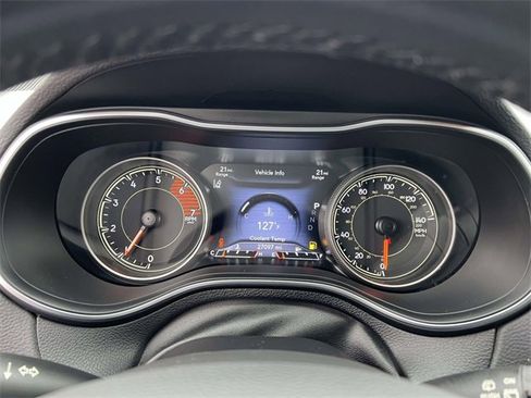 Certified 2020 Jeep Cherokee Limited w/ Luxury Group image 15