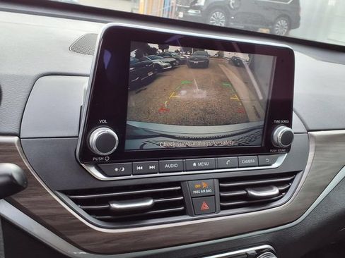 Used 2024 Nissan Altima 2.5 SV FWD image 6