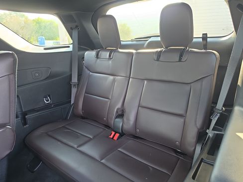 Used 2025 Ford Explorer Platinum w/ LUX Leather Package AWD/4WD image 15
