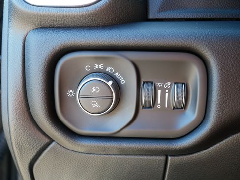 Used 2025 RAM 2500 Laramie AWD/4WD image 26