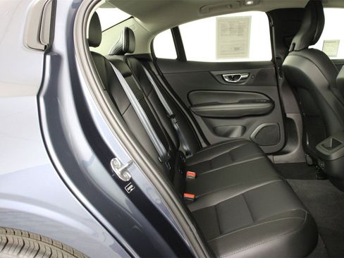 Certified 2023 Volvo S60 B5 Core image 30