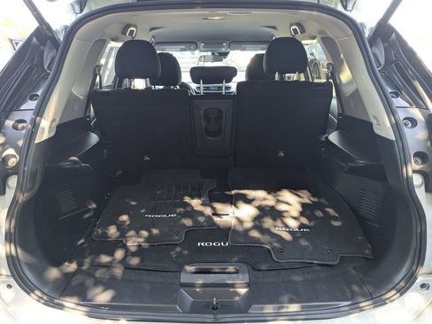 Used 2020 Nissan Rogue SV w/ Premium Package FWD image 24