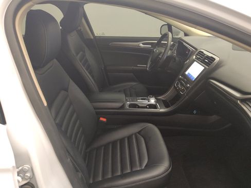 Used 2020 Ford Fusion SEL FWD image 21