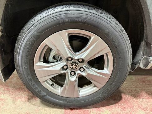 Used 2022 Toyota RAV4 XLE w/ Convenience Package image 19