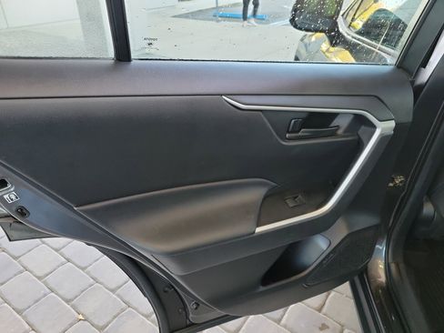 Used 2020 Toyota RAV4 LE image 28