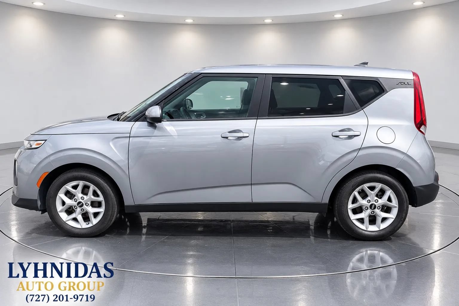 Used 2022 Kia Soul LX w/ Technology Package FWD image 4