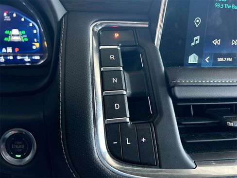 Used 2024 Chevrolet Suburban Premier image 31