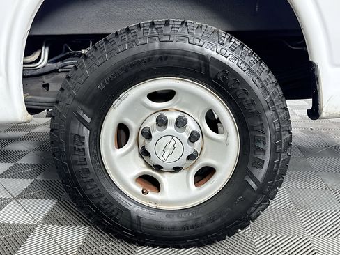 Used 2019 Chevrolet Express 2500 w/ Safety Package image 45