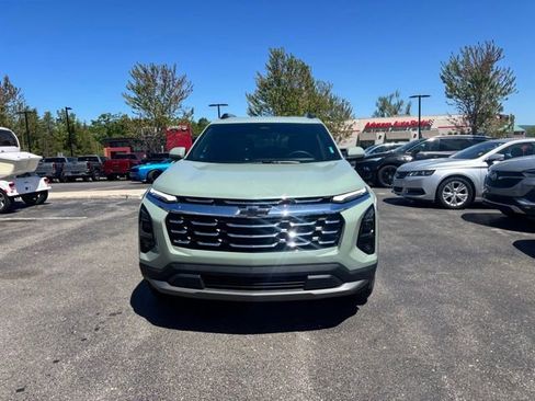 Used 2025 Chevrolet Equinox LT w/ Convenience Package II AWD/4WD image 4