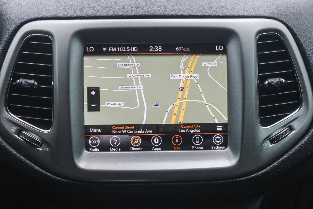 Used 2019 Jeep Compass Latitude w/ Popular Equipment Group FWD image 17