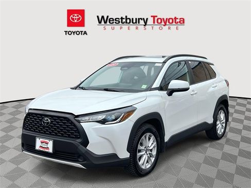 Used 2023 Toyota Corolla Cross LE image 5