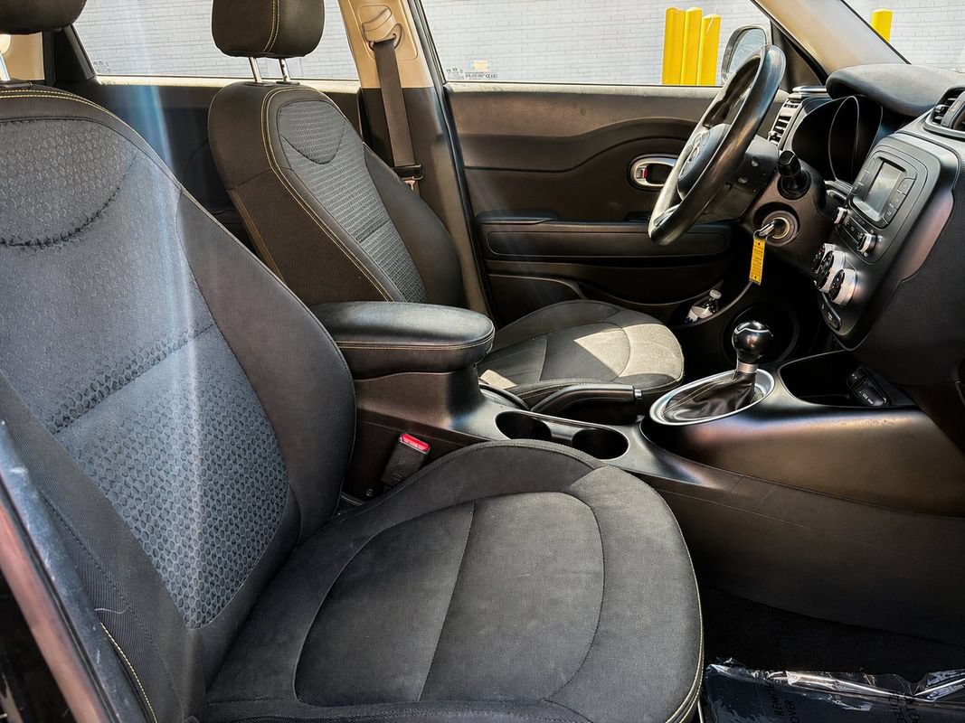 Used 2016 Kia Soul + FWD image 11