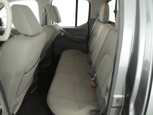 Used 2016 Nissan Frontier SV image 20