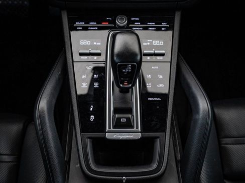 Certified 2022 Porsche Cayenne E-Hybrid w/ Premium Package image 41