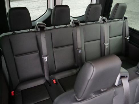 Used 2024 Mercedes-Benz Sprinter 2500 image 36