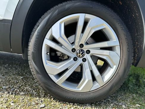 Used 2023 Volkswagen Atlas SE w/ Panoramic Sunroof Package image 7