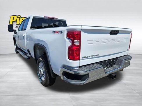 Used 2025 Chevrolet Silverado 2500 LT w/ Convenience Package AWD/4WD image 4