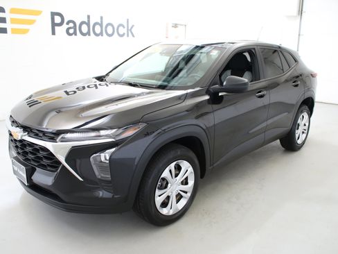 Used 2024 Chevrolet Trax LS FWD image 3