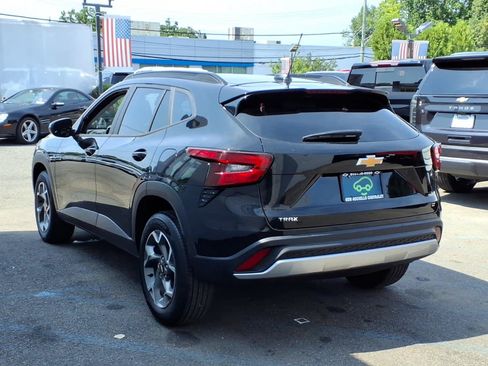 Used 2026 Chevrolet Trax LT w/ LT Convenience Package FWD image 4