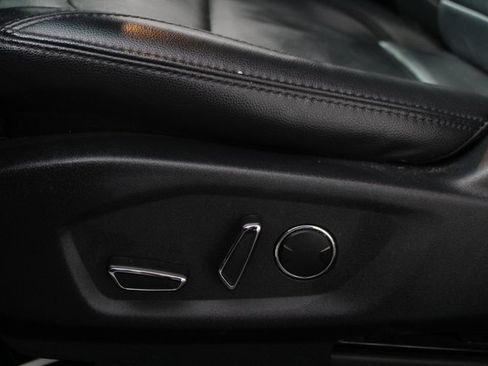 Used 2016 Ford Explorer XLT w/ Equipment Group 202A image 13